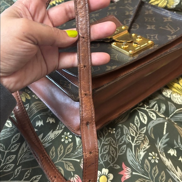 Louis Vuitton Monceau crossbody bag - Picture 4 of 13